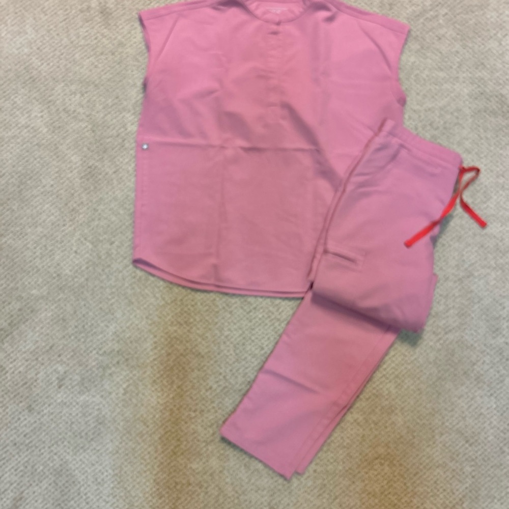 Figs Women's Pink Scrub Set